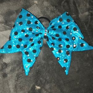Cheer bow